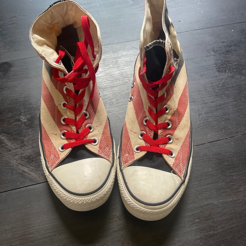 Converse High-Top Sneakers with Red and Beige Stripes - Picture 2 of 6
